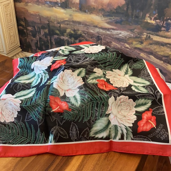 BNWT Authentic Gucci Scarf - Picture 8 of 10